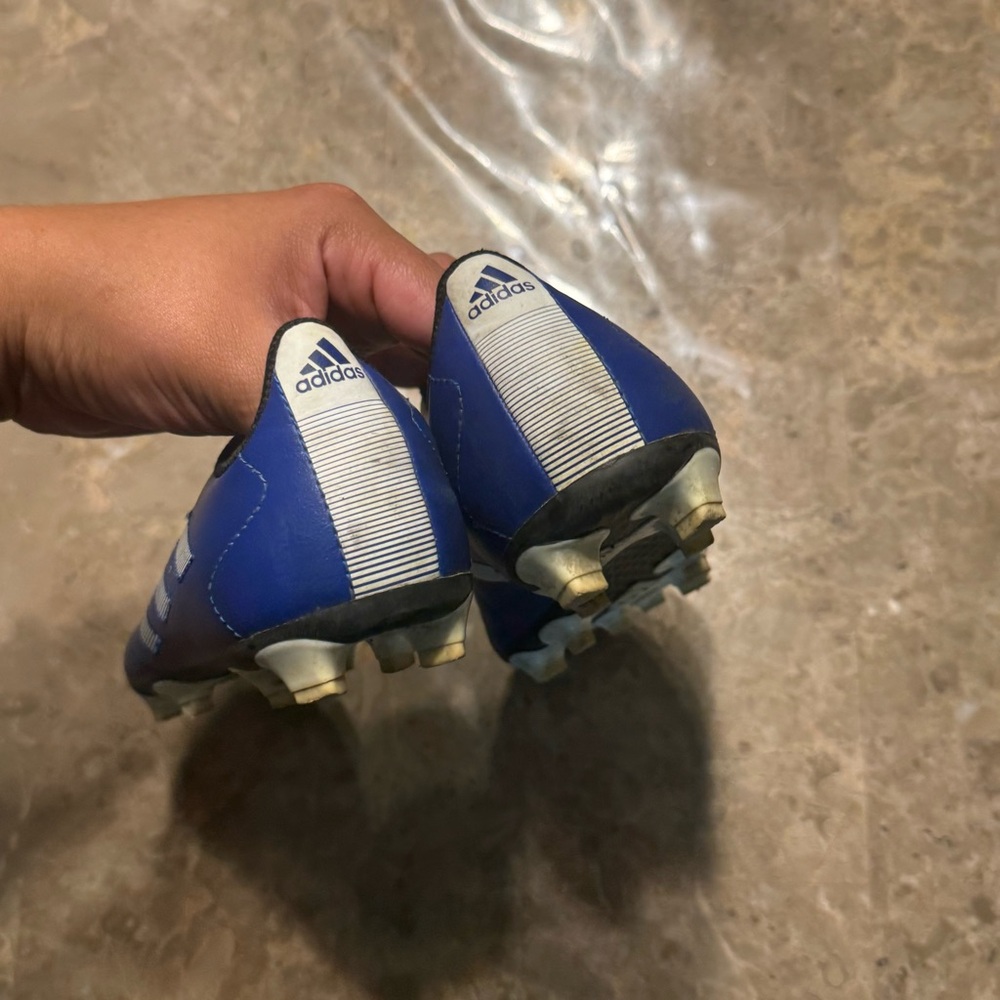 Blue/Ftwr White/Core Black" Soccer Cleats
Size 3.5
In great condition
Unisex - Picture 5 of 8